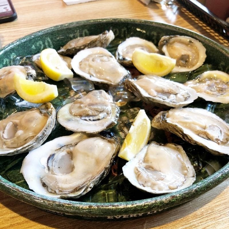 Oysters with Lemon