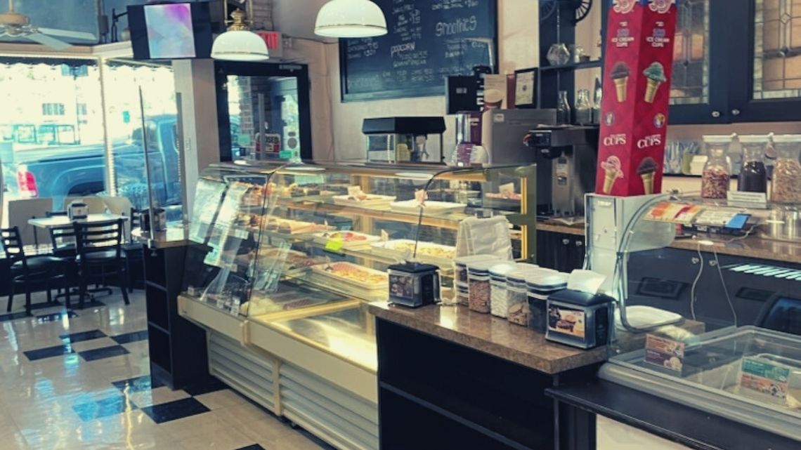 Scoops on 5th Life in Lake