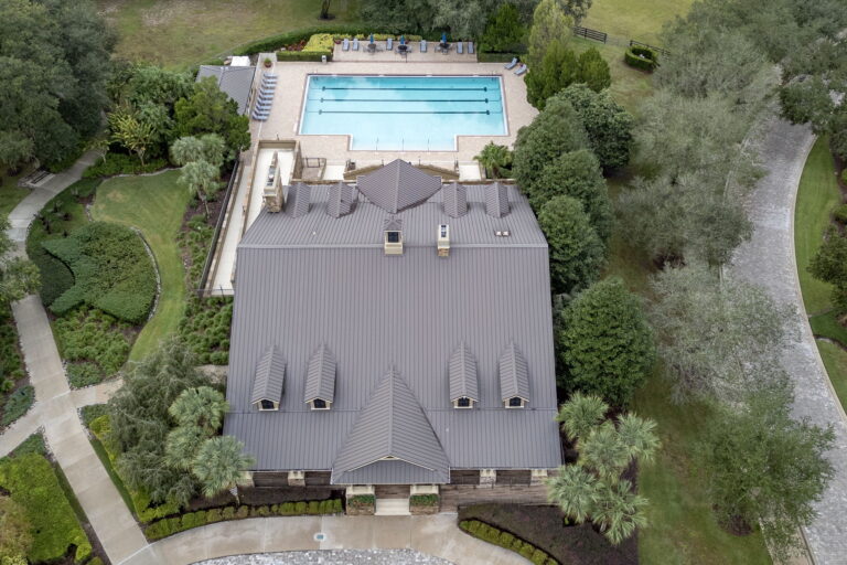clubhouse pool 768x512