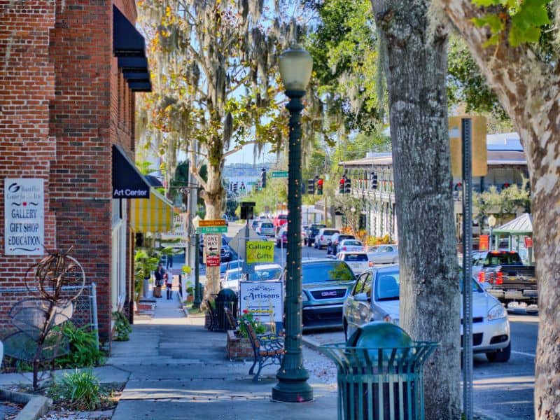 Downtown Mount Dora street scene